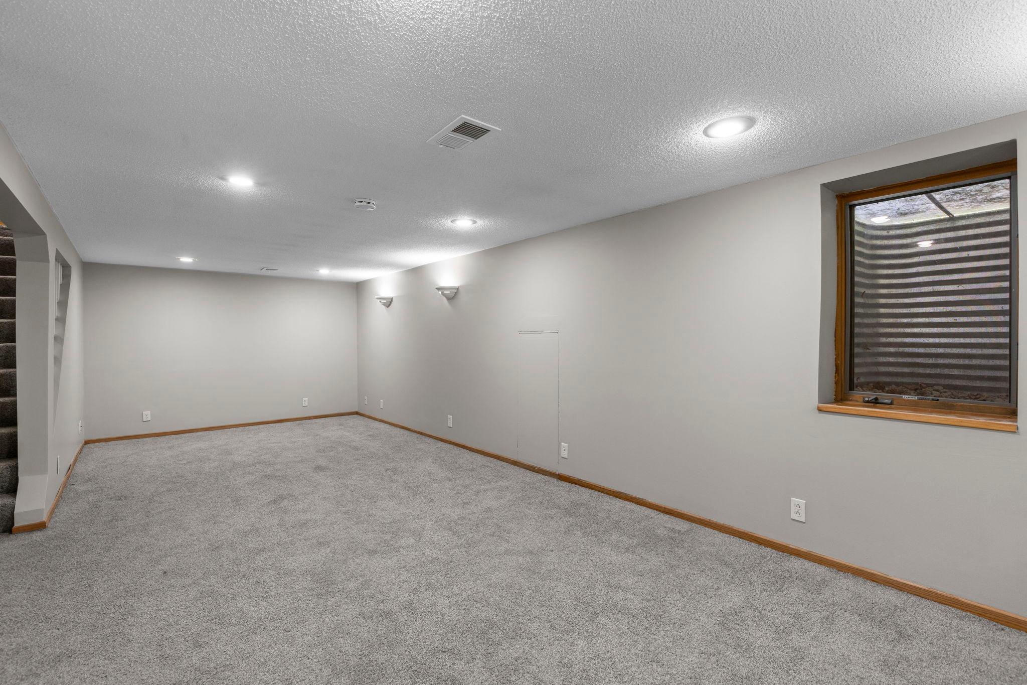 41-web-or-mls-6133 Garbe Ave-149.jpg