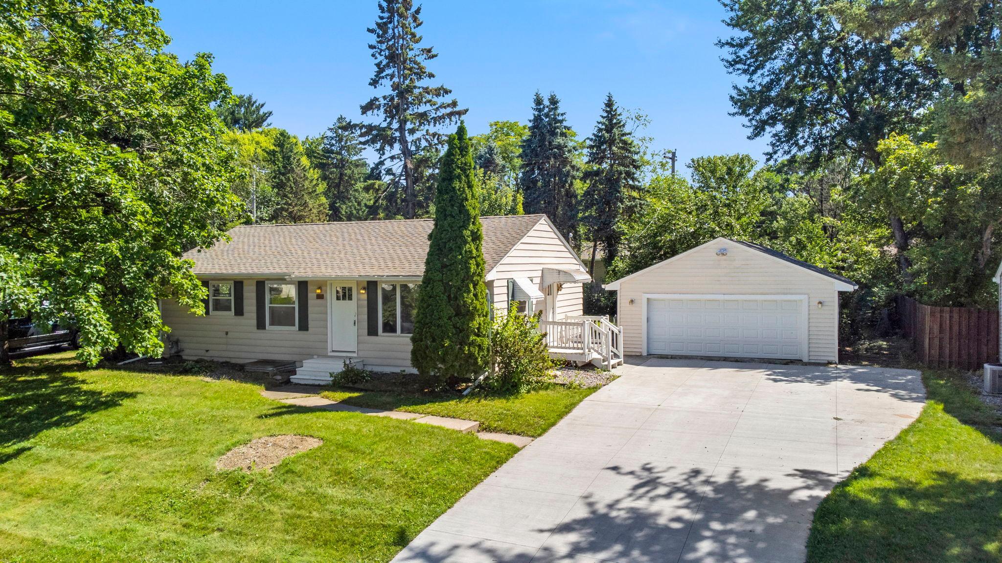 8-web-or-mls-6133 Garbe Ave-334.jpg