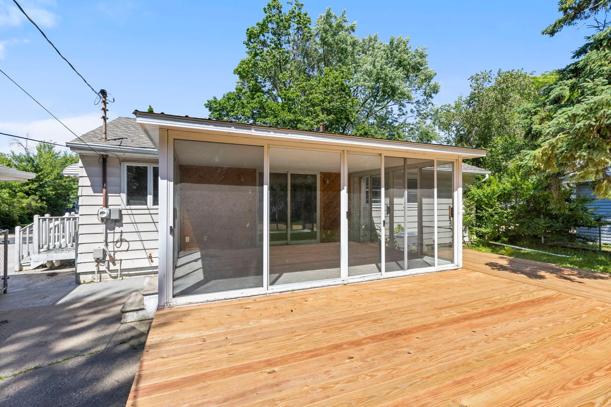 61-web-or-mls-6133 Garbe Ave-256.jpg