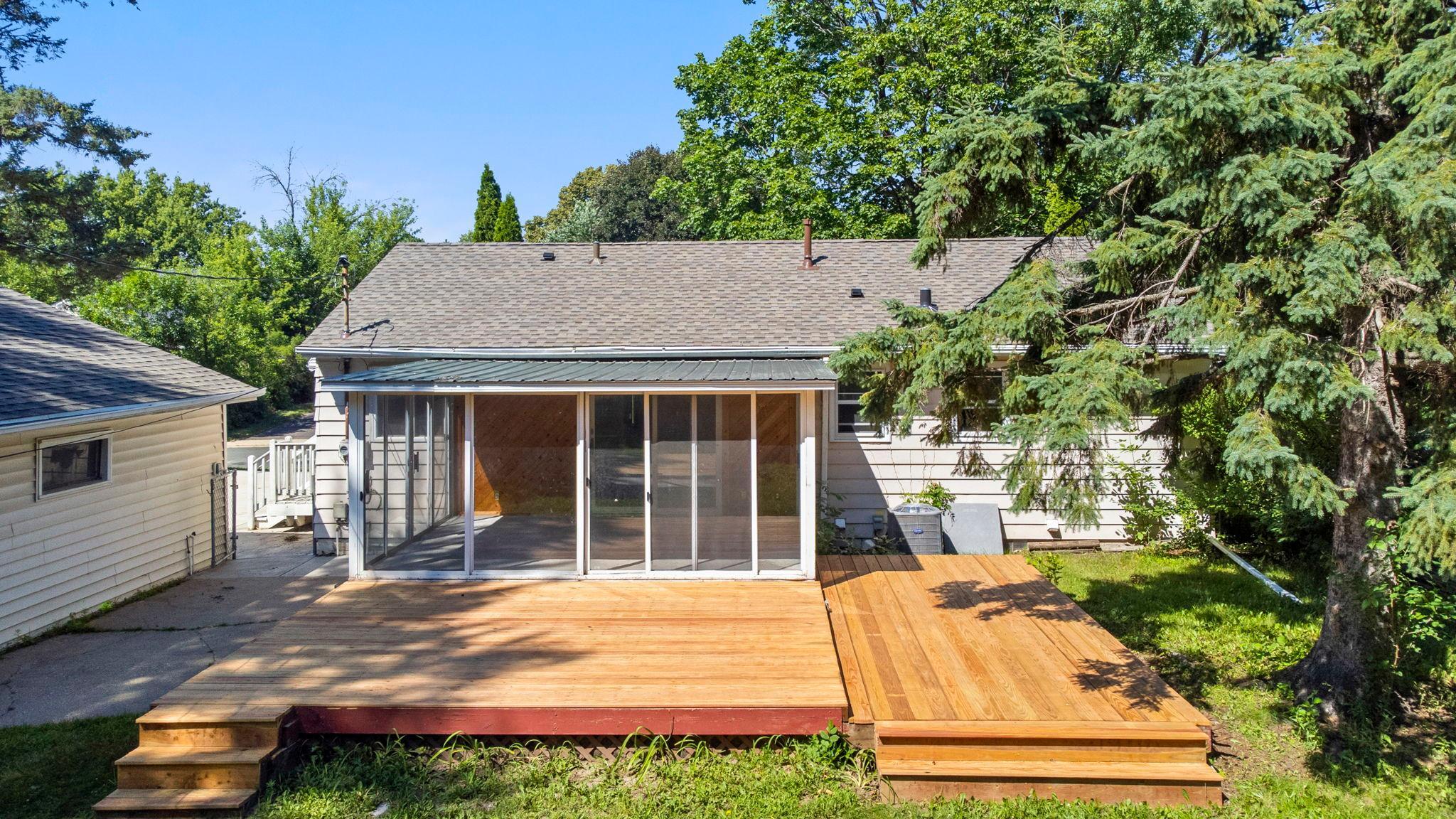 76-web-or-mls-6133 Garbe Ave-361.jpg
