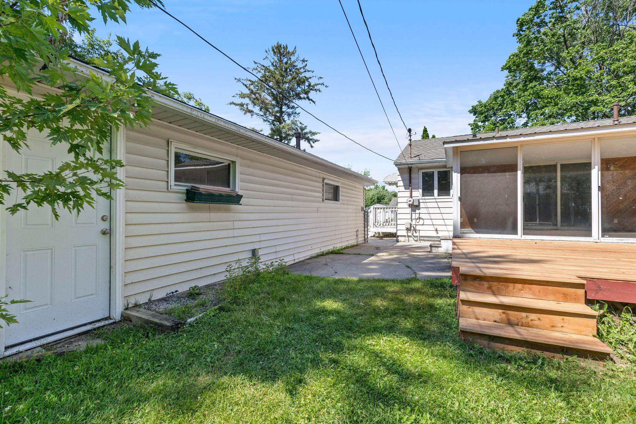 63-web-or-mls-6133 Garbe Ave-271.jpg