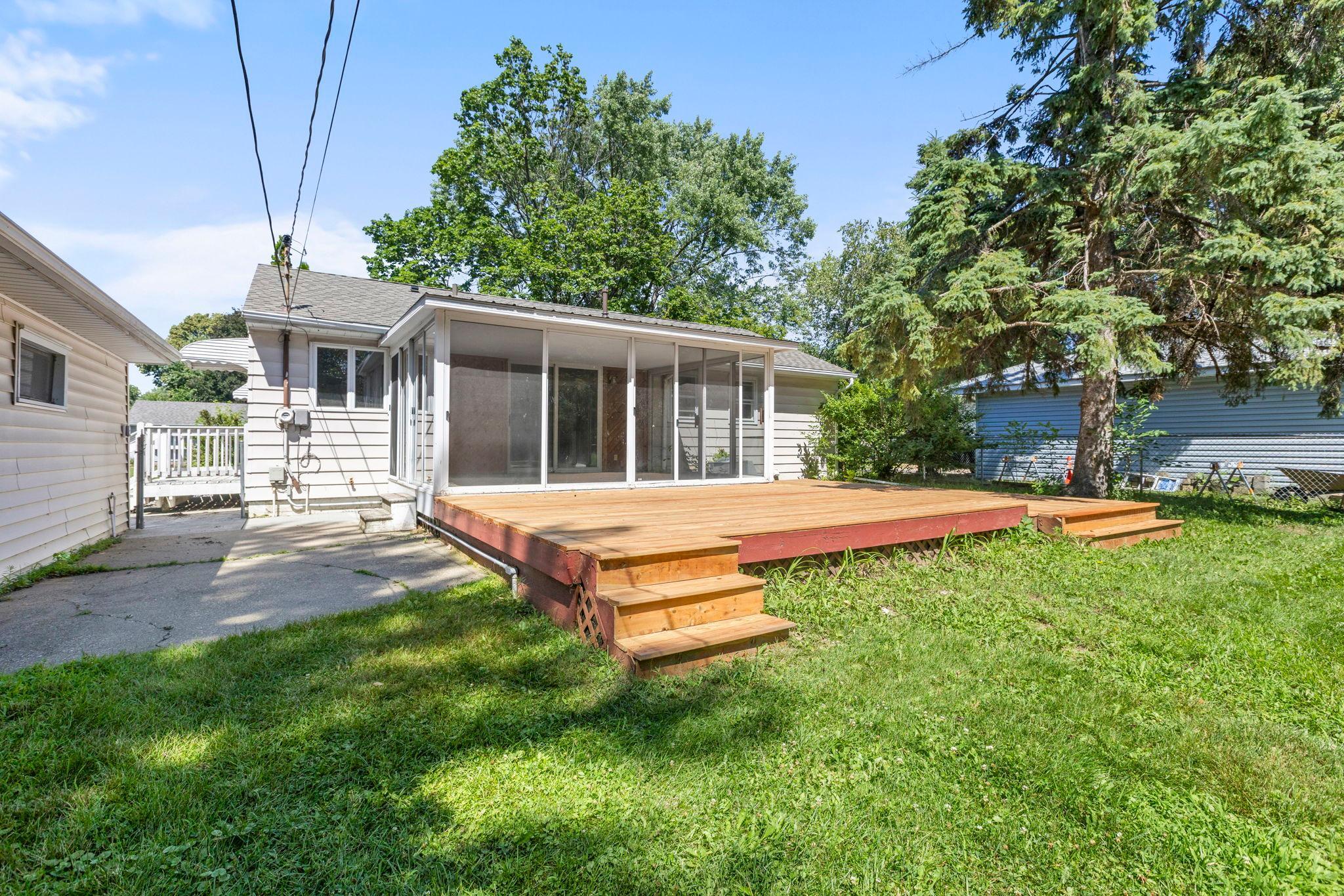 64-web-or-mls-6133 Garbe Ave-236.jpg