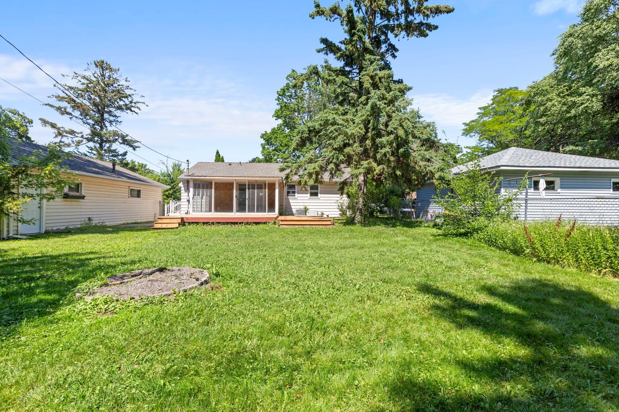 68-web-or-mls-6133 Garbe Ave-221.jpg