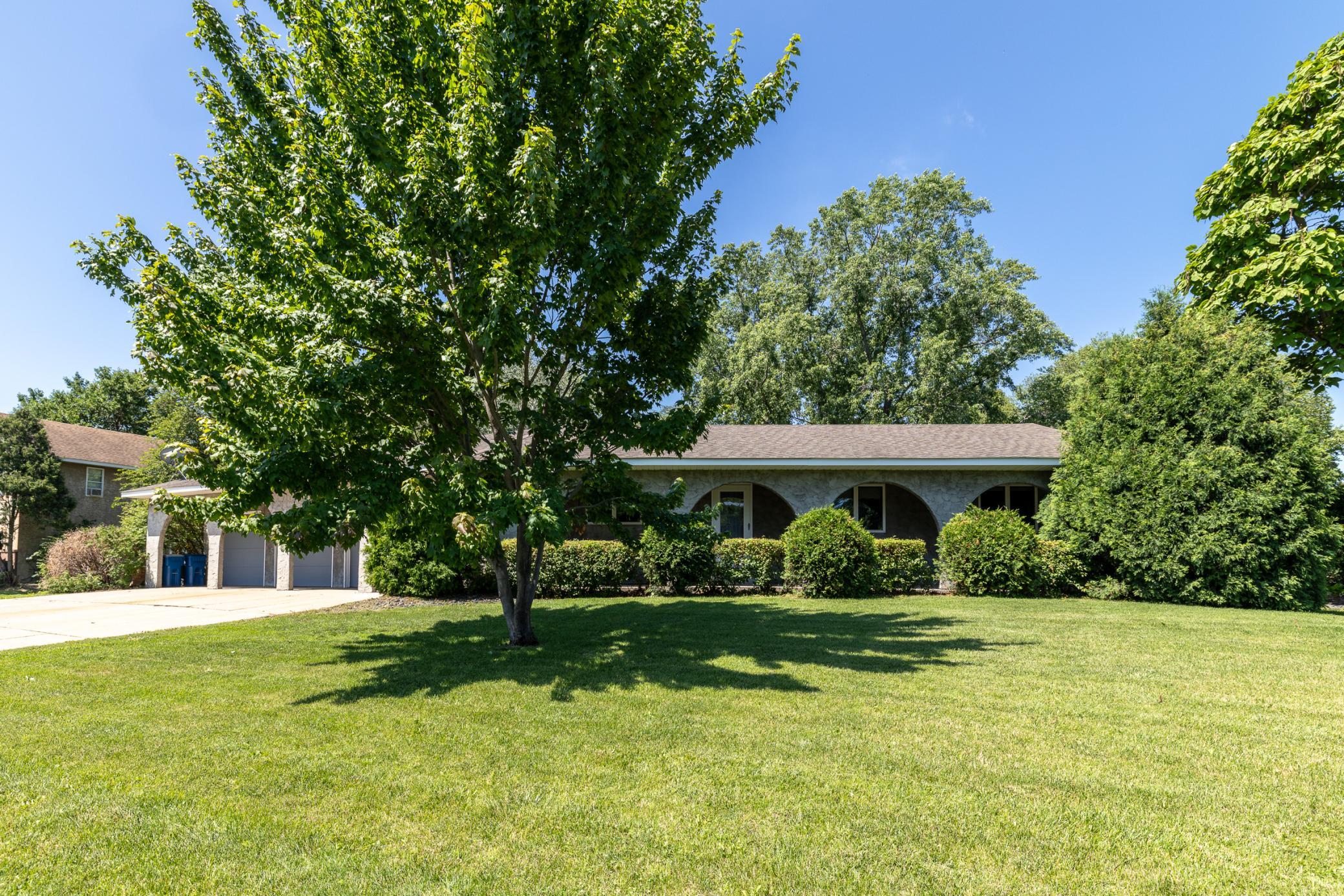Front Photo of 10046 Park