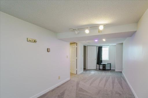 1263 Minnehaha Avenue W, Saint Paul, MN 55104