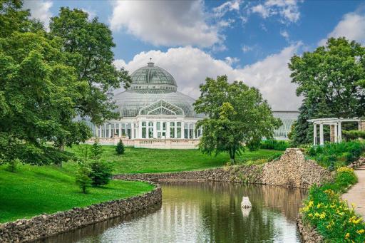 Close to Como Park, Hamline University and everything St. Paul has to offer