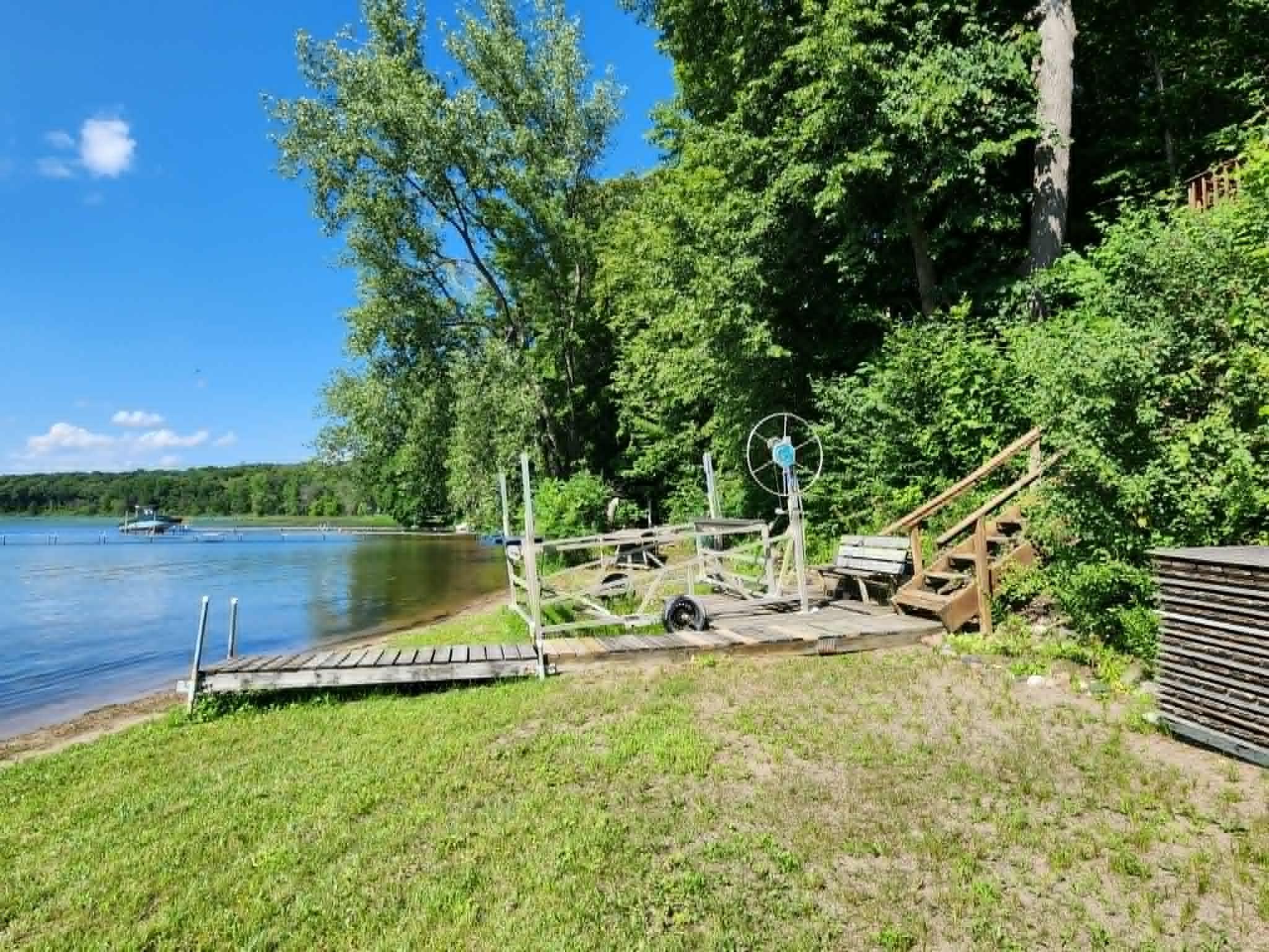 boat lift.jpg