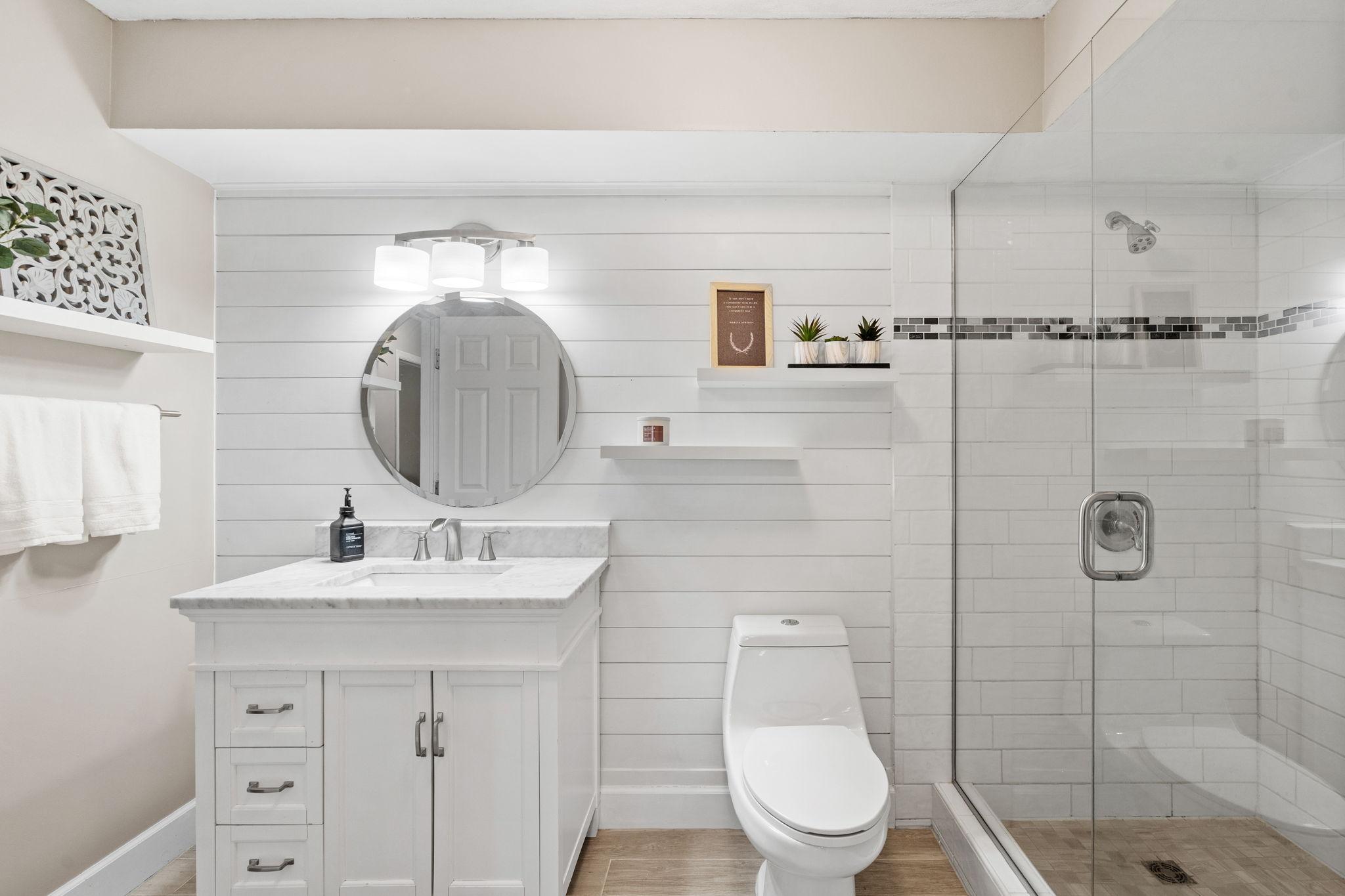 Upper level 3/4 bathroom