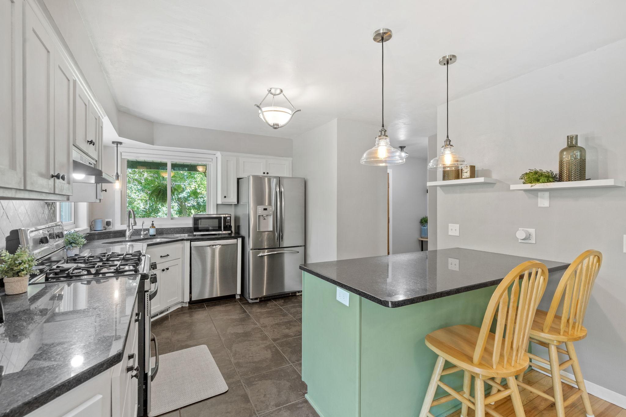 Eat-in Kitchen