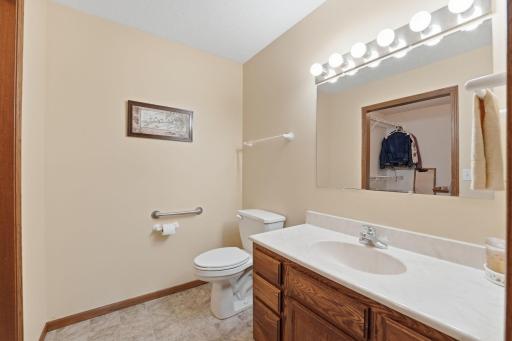 2706 9th Street SW, Willmar, MN 56201