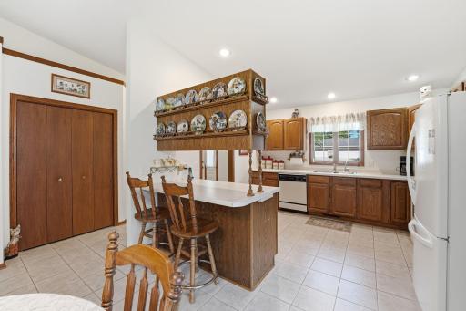 2706 9th Street SW, Willmar, MN 56201