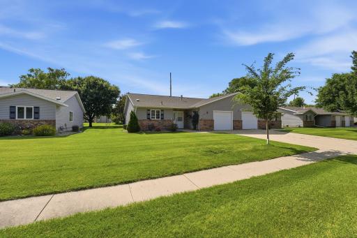 2706 9th Street SW, Willmar, MN 56201
