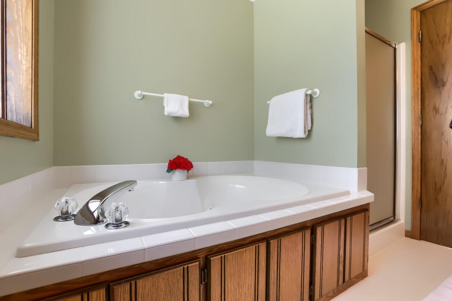 7901 Lilac Ln - Web Quality - 029 - 21 Primary Bathroom.jpg