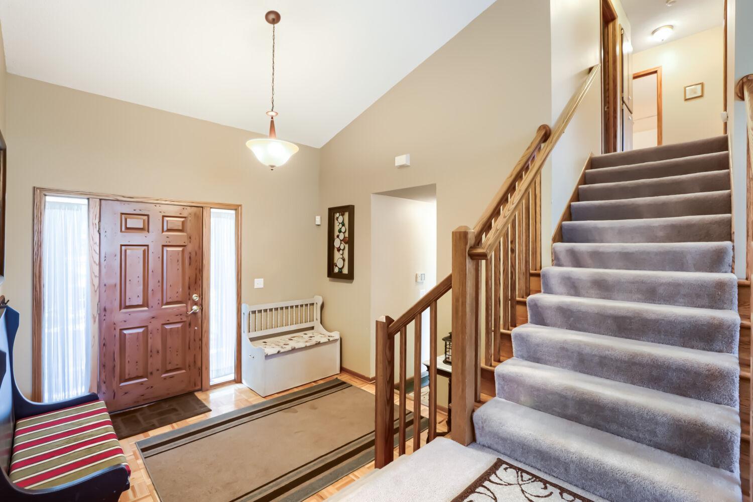 7901 Lilac Ln - Web Quality - 010 - 05 Foyer.jpg