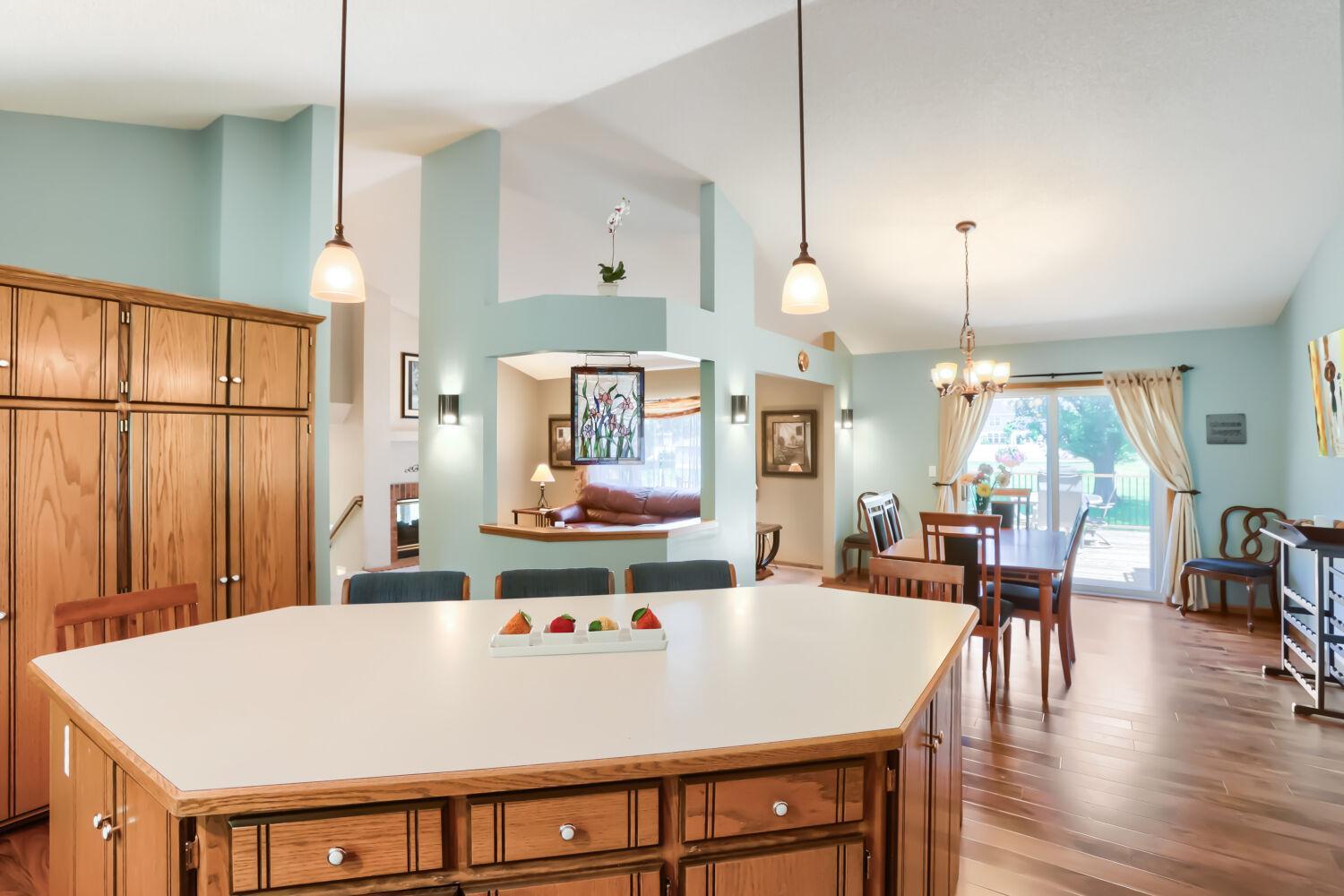 7901 Lilac Ln - Web Quality - 022 - 14 Kitchen.jpg
