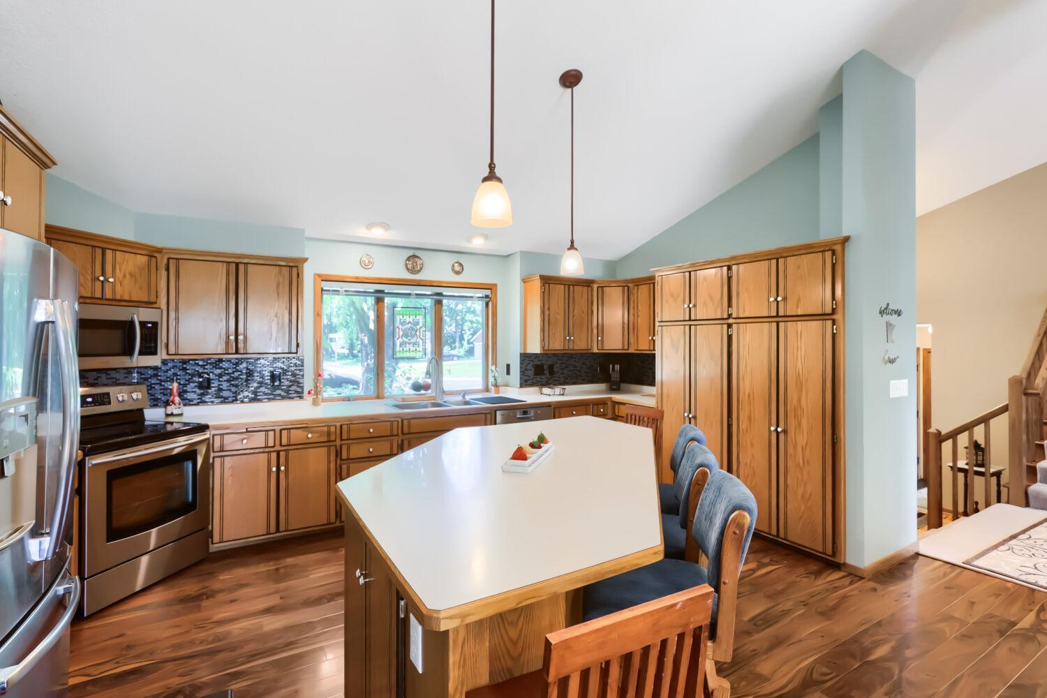 7901 Lilac Ln - Web Quality - 023 - 15 Kitchen.jpg