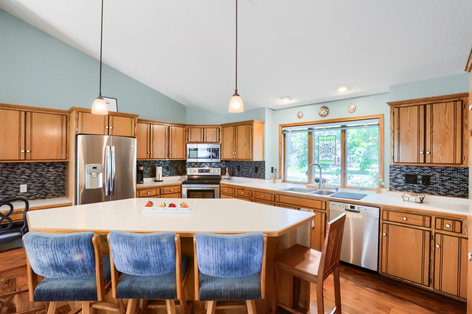 7901 Lilac Ln - Web Quality - 020 - 12 Kitchen.jpg