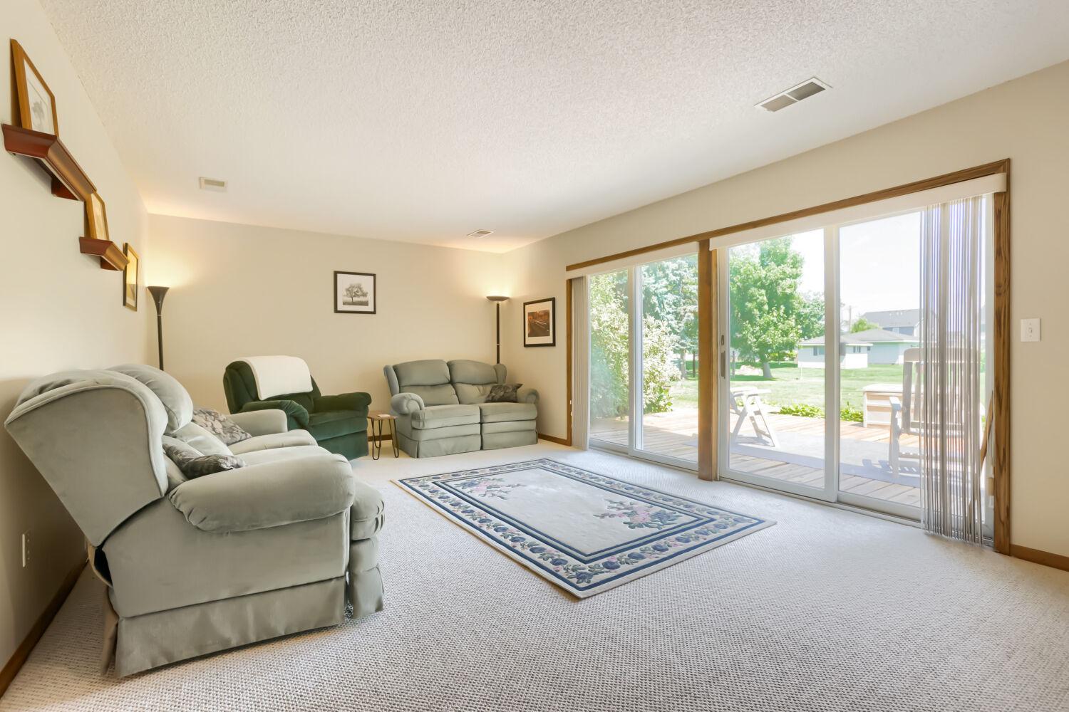 7901 Lilac Ln - Web Quality - 016 - 08 Living Room.jpg
