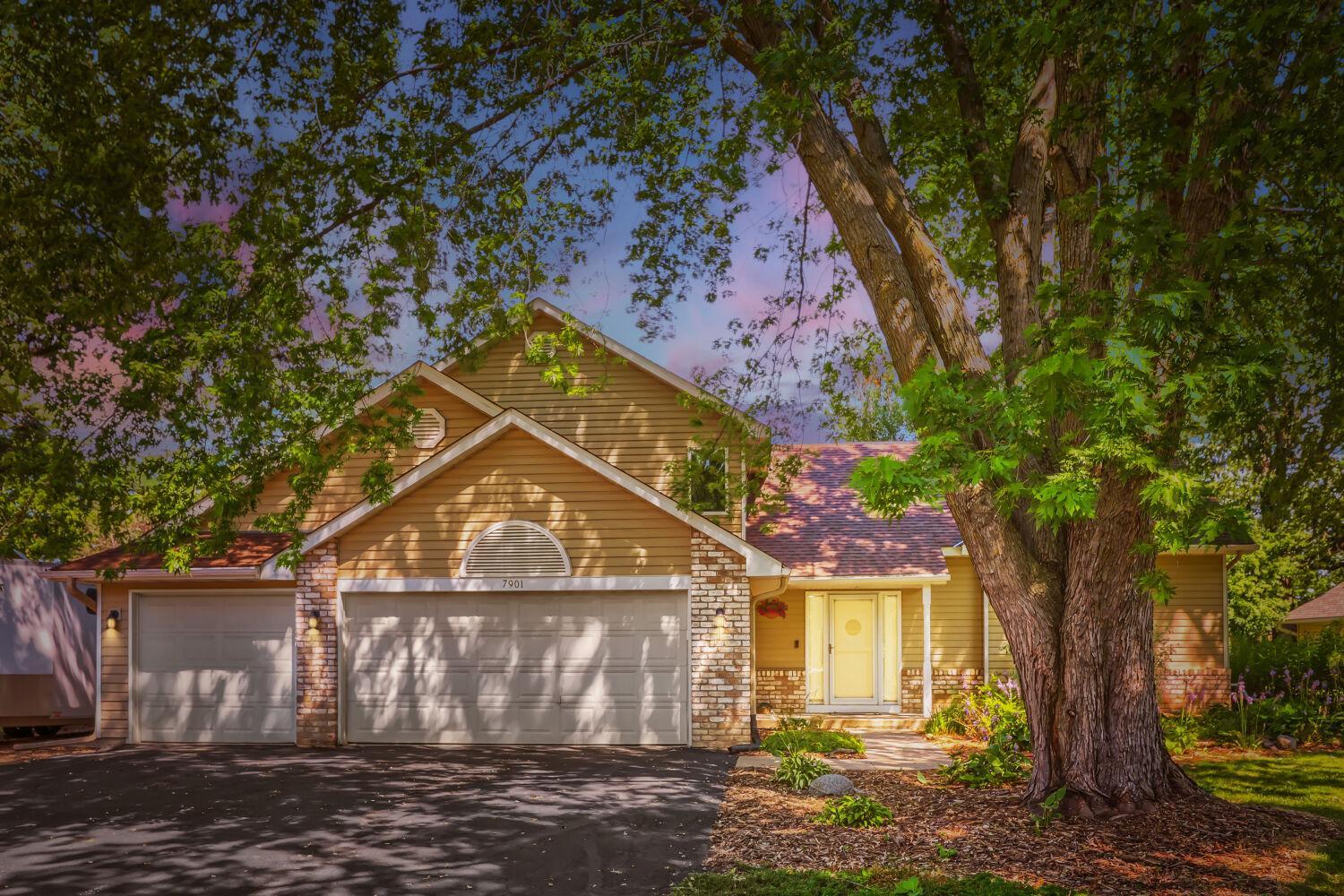 7901 Lilac Ln - Web Quality - 008 - 04 Exterior Front.jpg