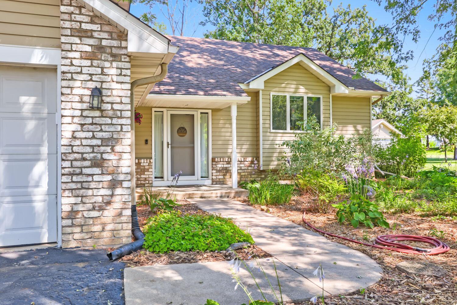 7901 Lilac Ln - Web Quality - 003 - 01 Exterior Front.jpg