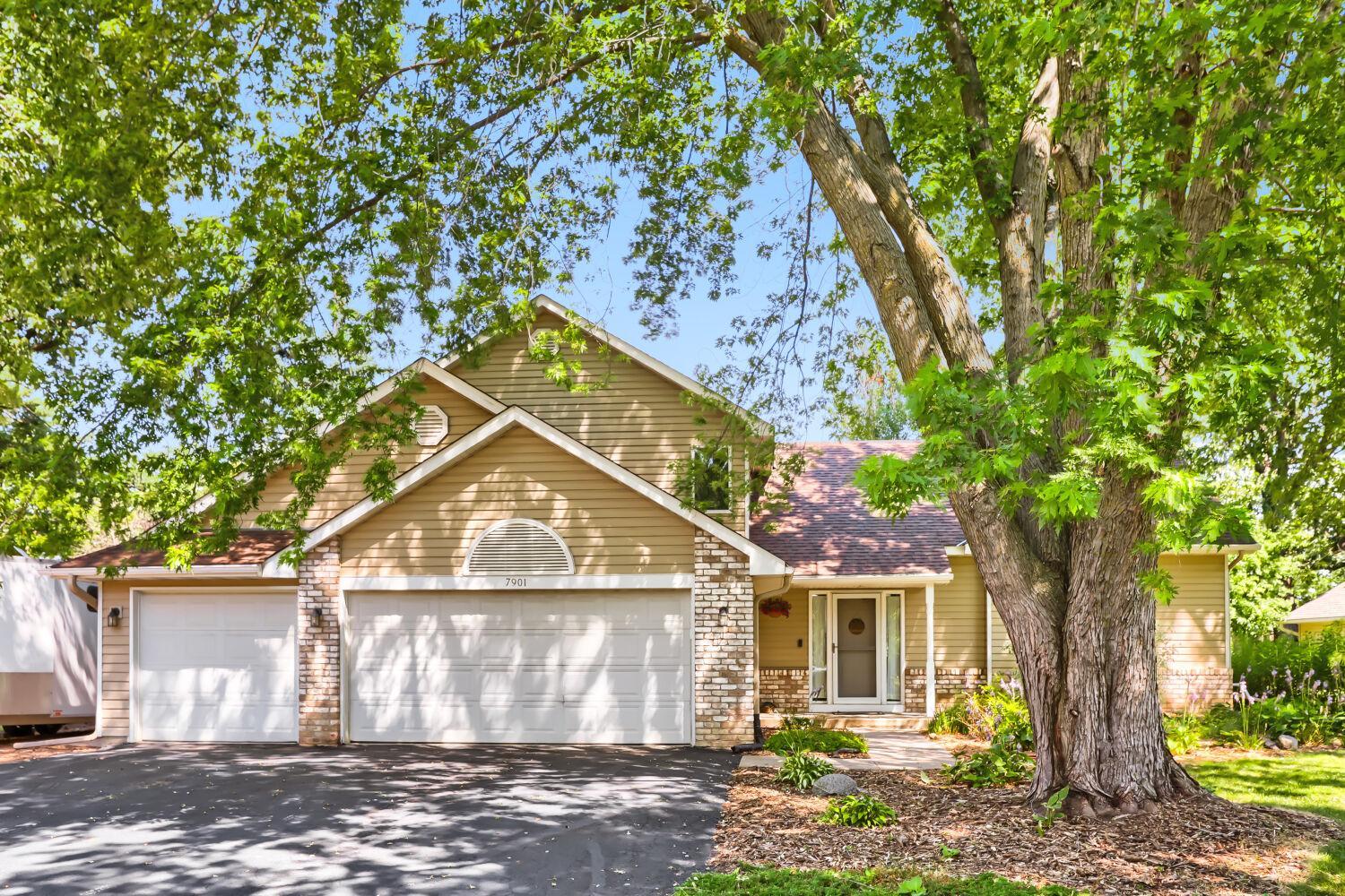 7901 Lilac Ln - Web Quality - 005 - 02 Exterior Front.jpg