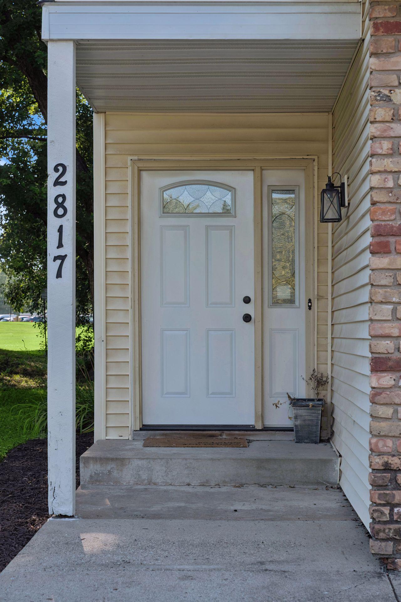 2817 Entrance
