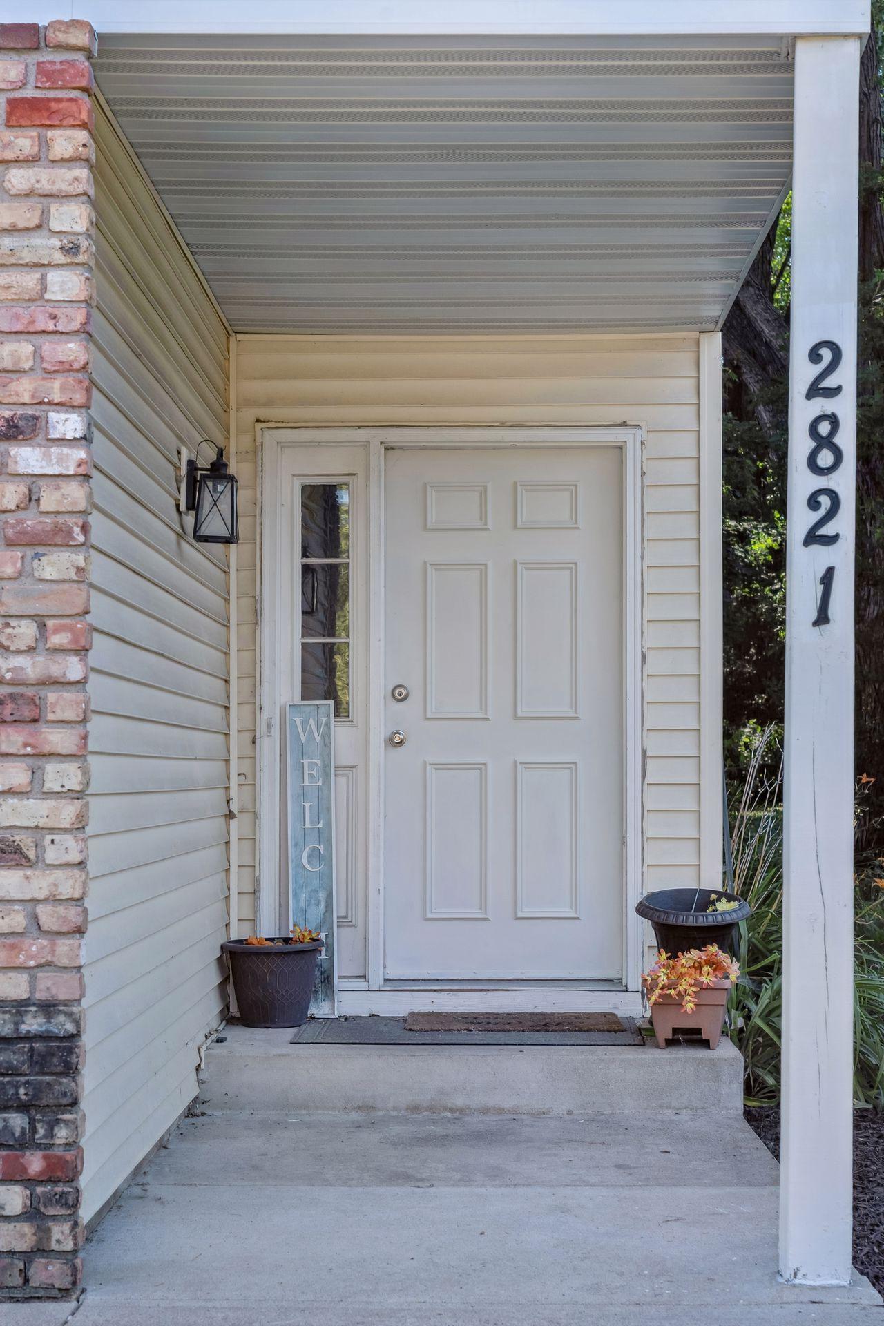 2821 Entrance