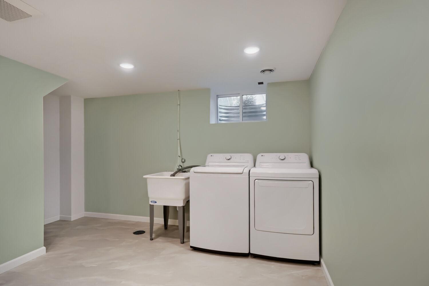 7711 Division St - Be the first to use the corner glass shower and matching LG washer and dryer!