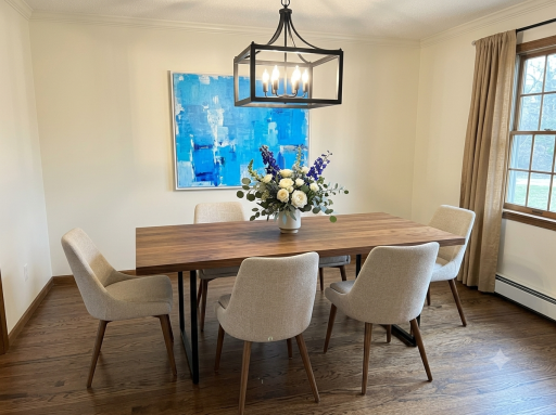 Virtually staged dining room