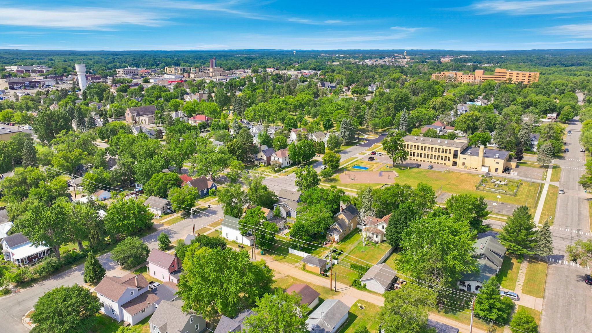 Great location near school, park and hospital