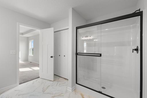 Owner's bathroom. Photo used for layout purposes. Finishes may be different.