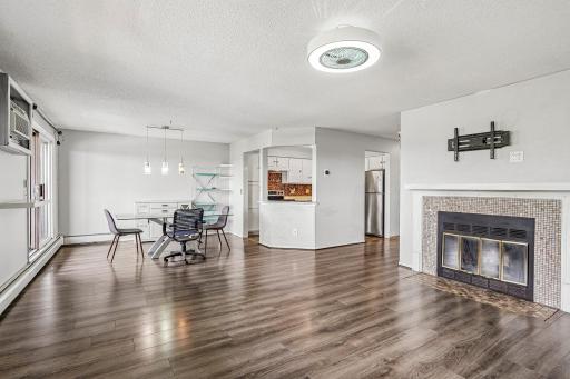 8-web-or-mls-41st Ave 302-S1107-008.jpg
