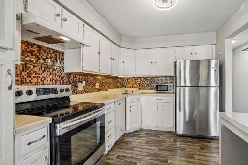 17-web-or-mls-41st Ave 302-S1107-017.jpg