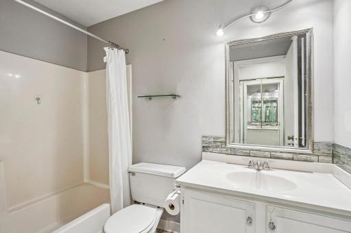 26-web-or-mls-41st Ave 302-S1107-026.jpg