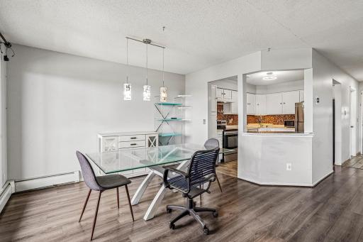 12-web-or-mls-41st Ave 302-S1107-012.jpg