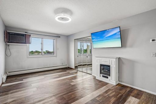23-web-or-mls-41st Ave 302-S1107-023.jpg