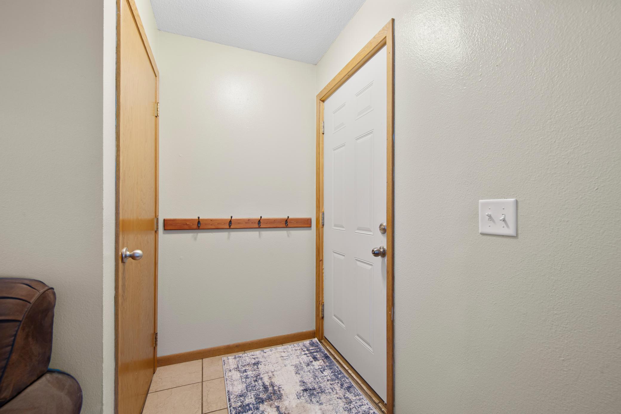 9 entry_foyer.jpg