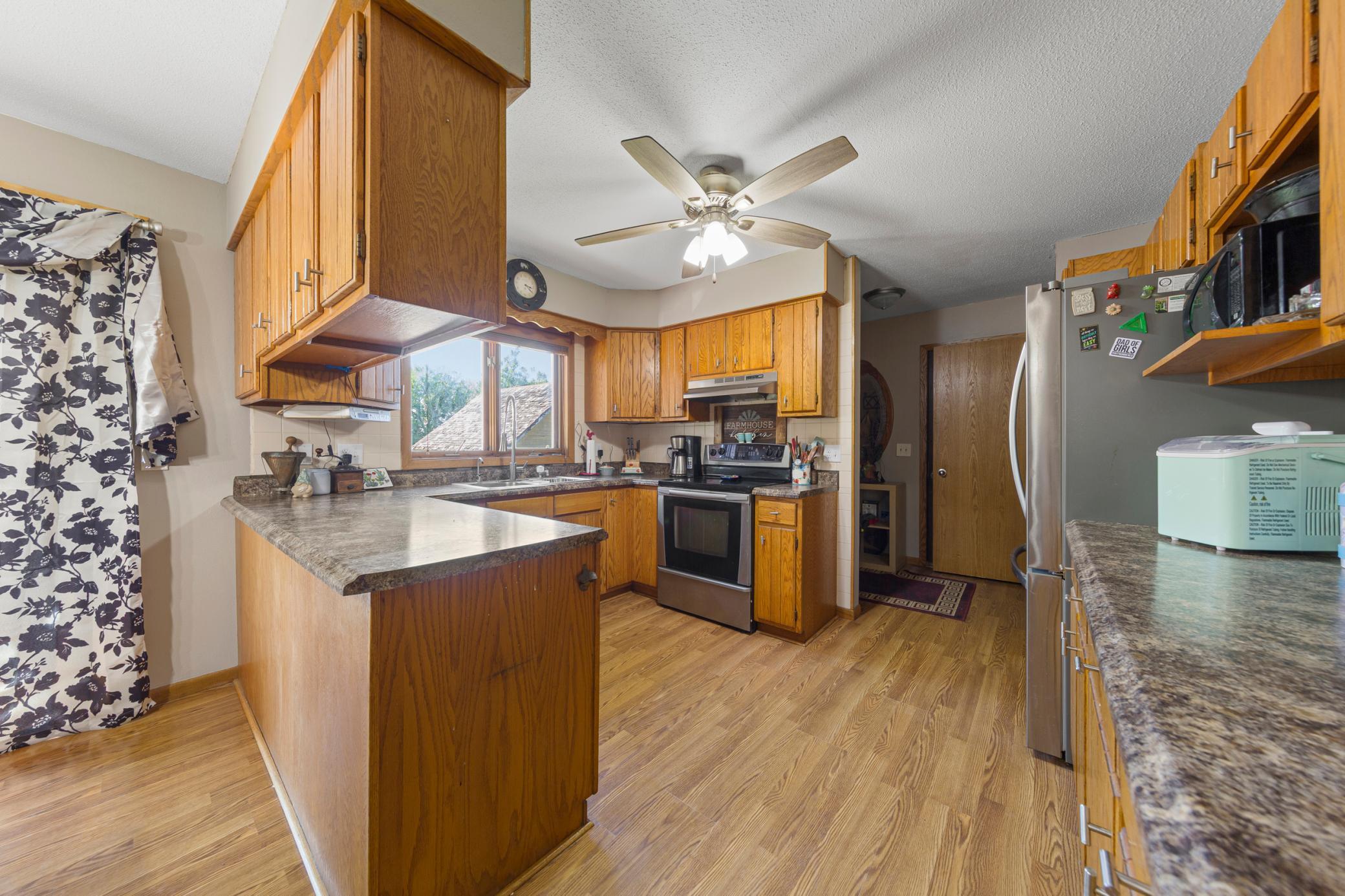 15 kitchen.jpg