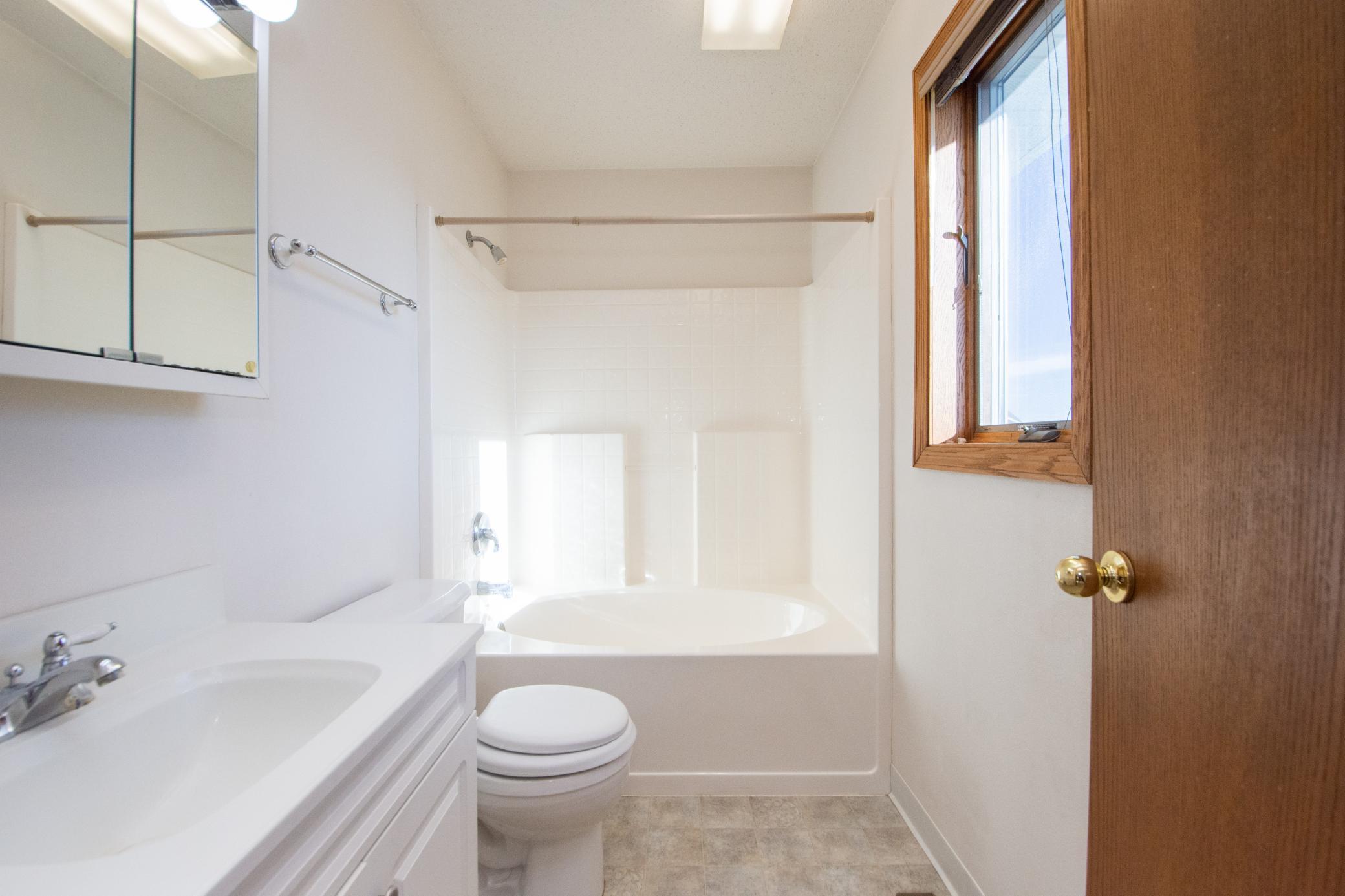 primary on suite full bathroom