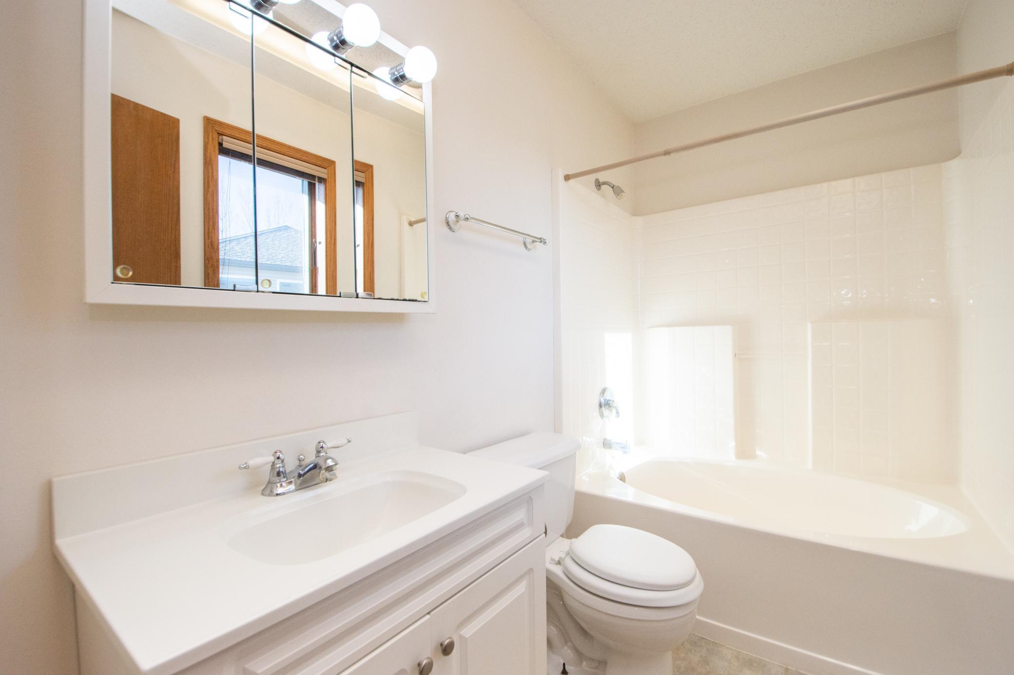 primary on suite full bathroom