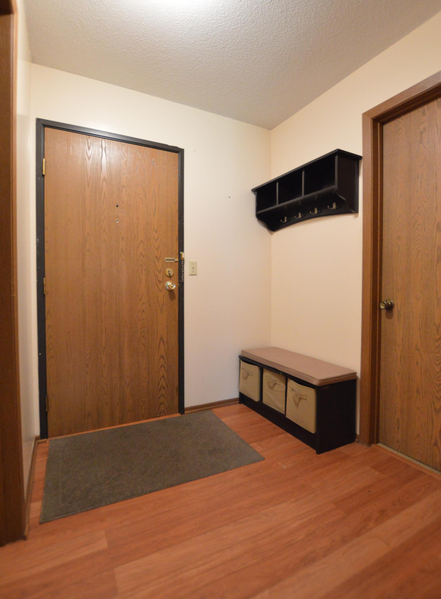 Foyer w/ Walk in Mudroom