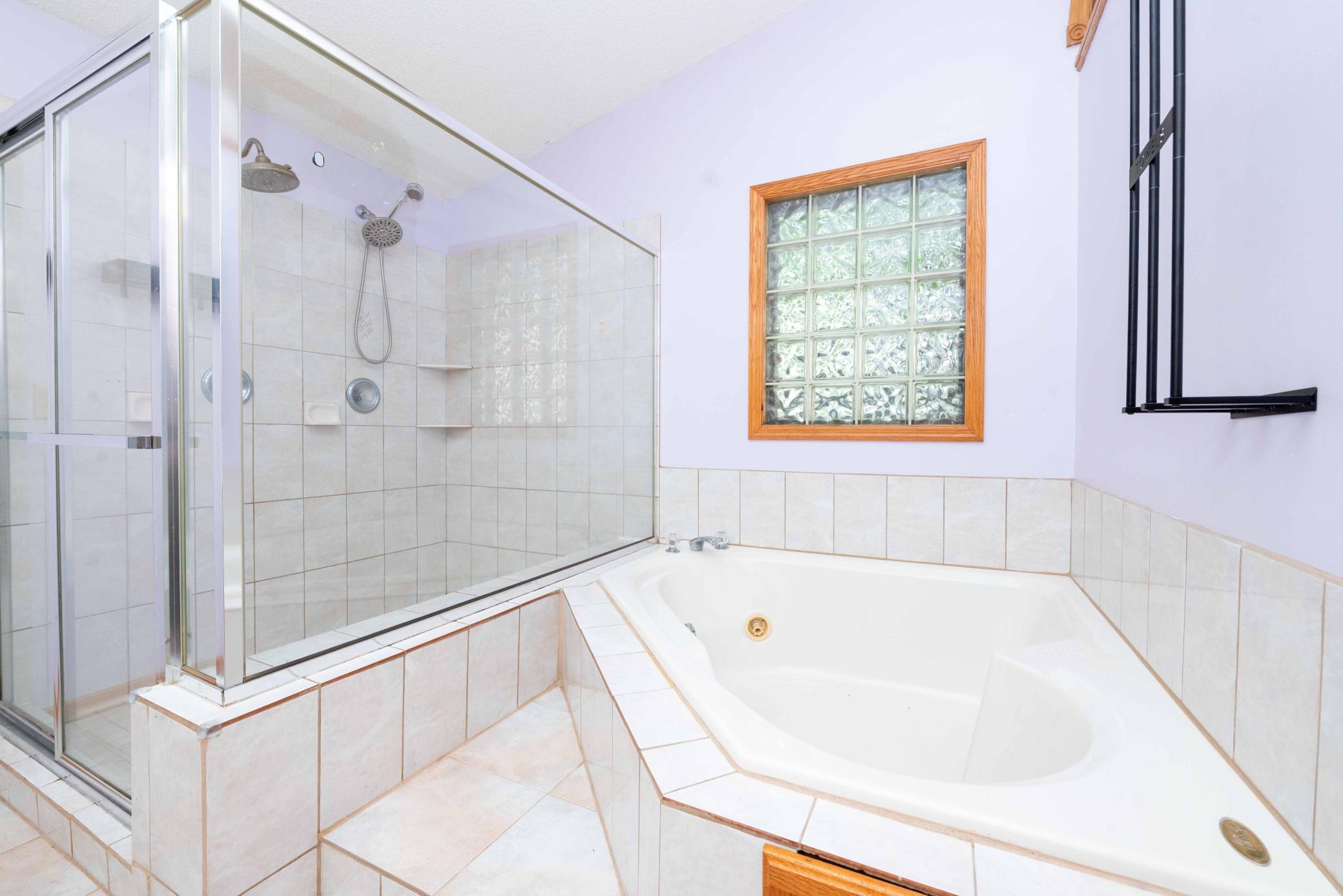 Primary jetted tub