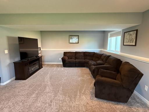 506 3rd Street SE, Hayfield, MN 55940