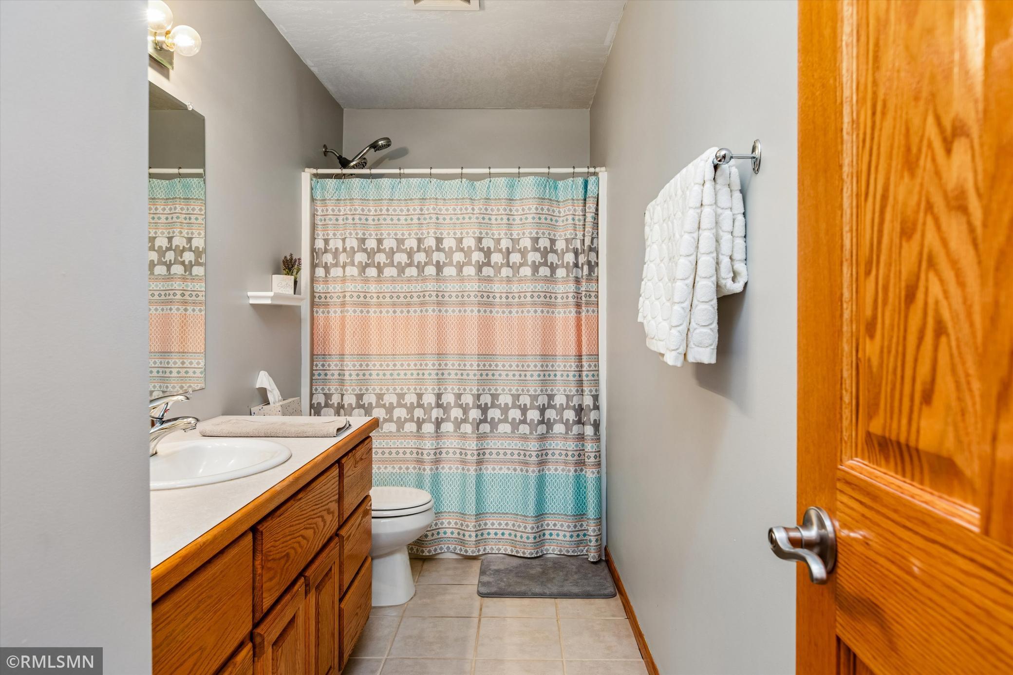 Upper level full bath