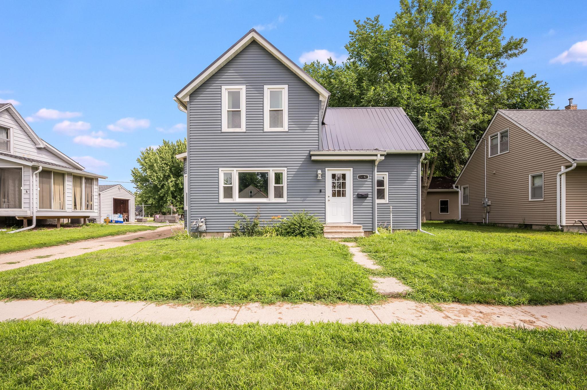 319 E 10th St Blue Earth MN-01.jpg