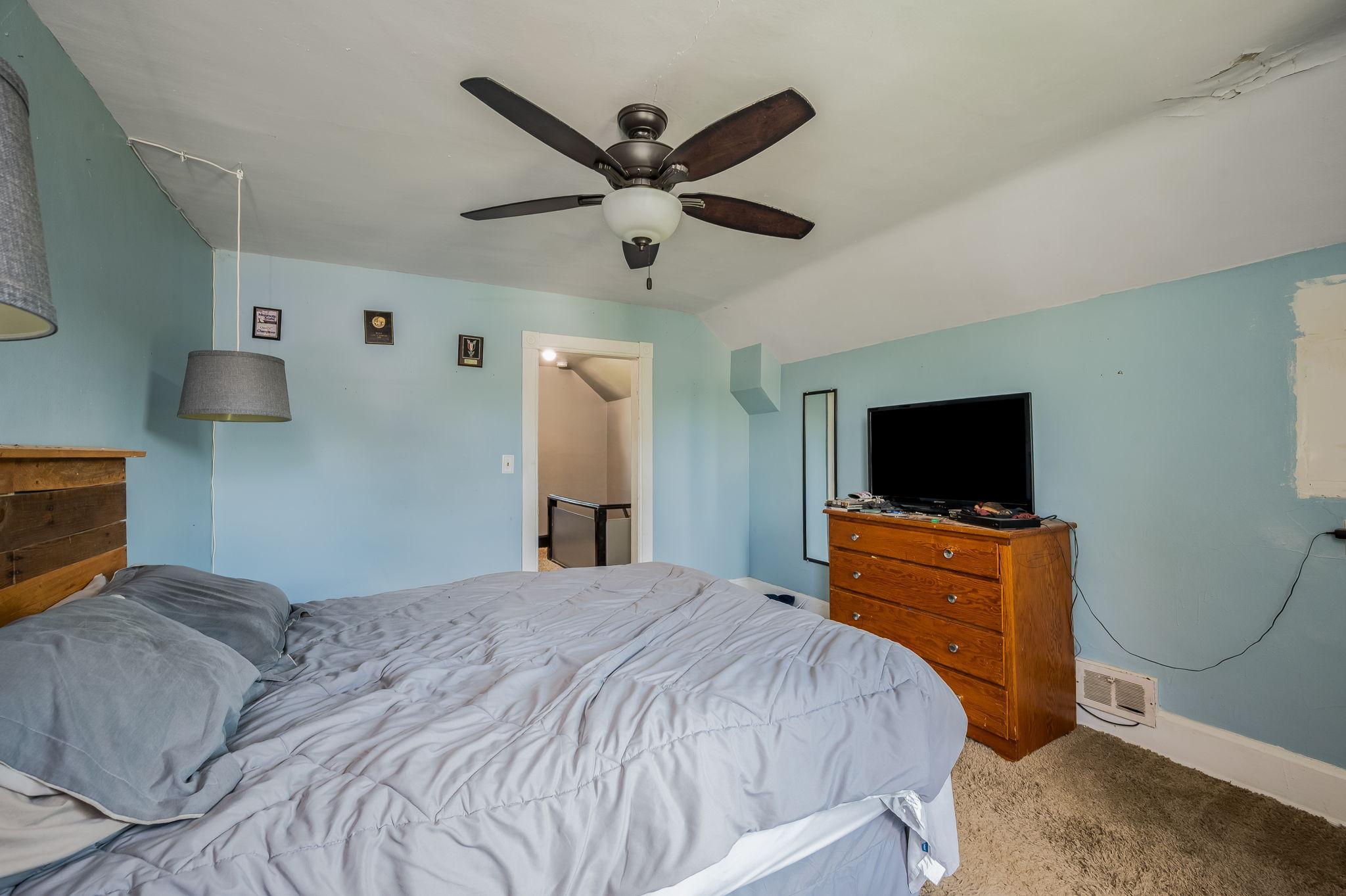 319 E 10th St Blue Earth MN-20.jpg