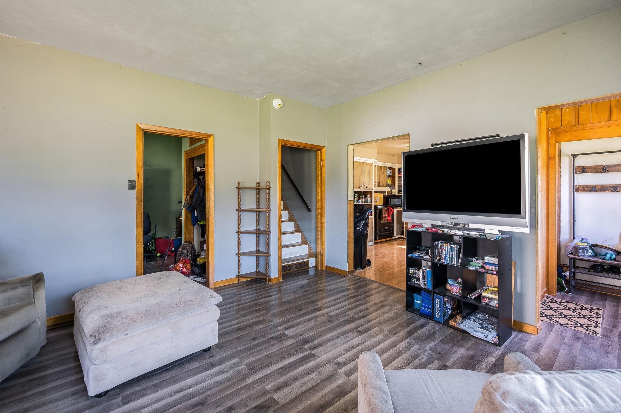 319 E 10th St Blue Earth MN-11.jpg