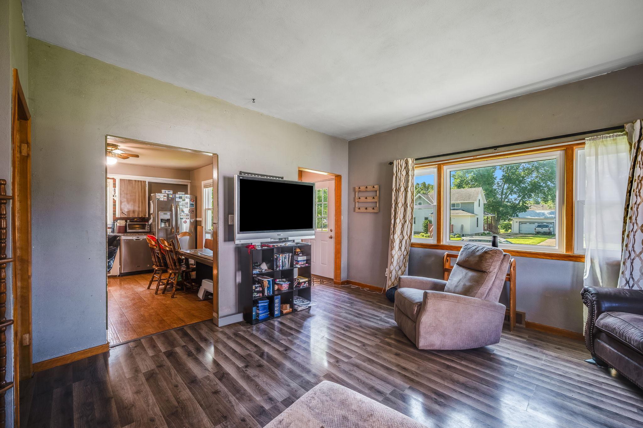 319 E 10th St Blue Earth MN-10.jpg