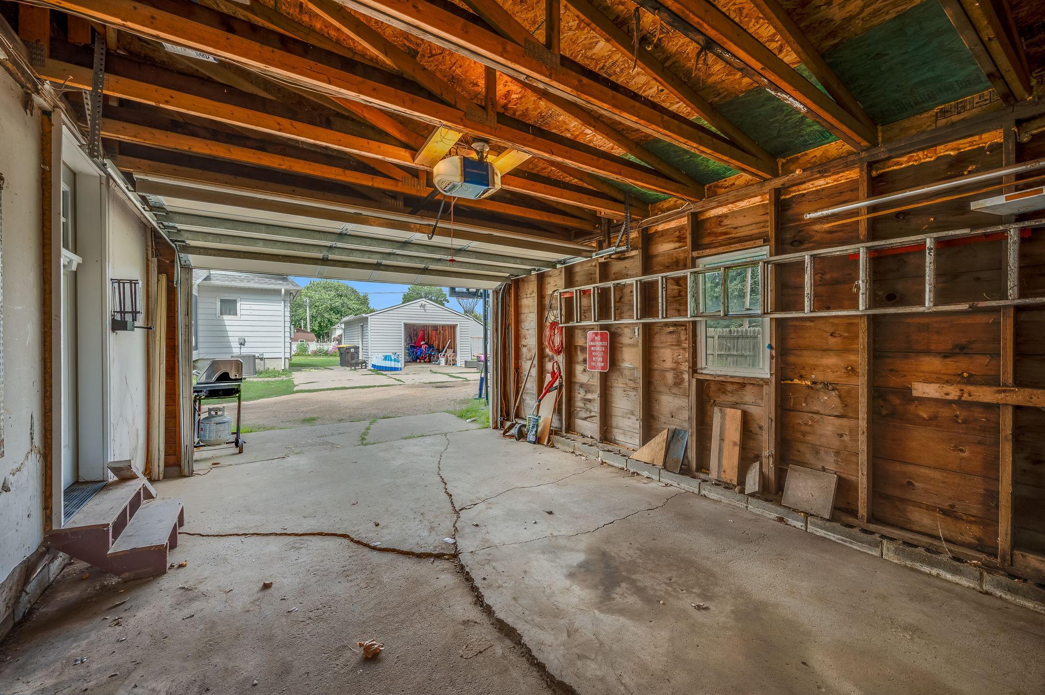 319 E 10th St Blue Earth MN-30.jpg