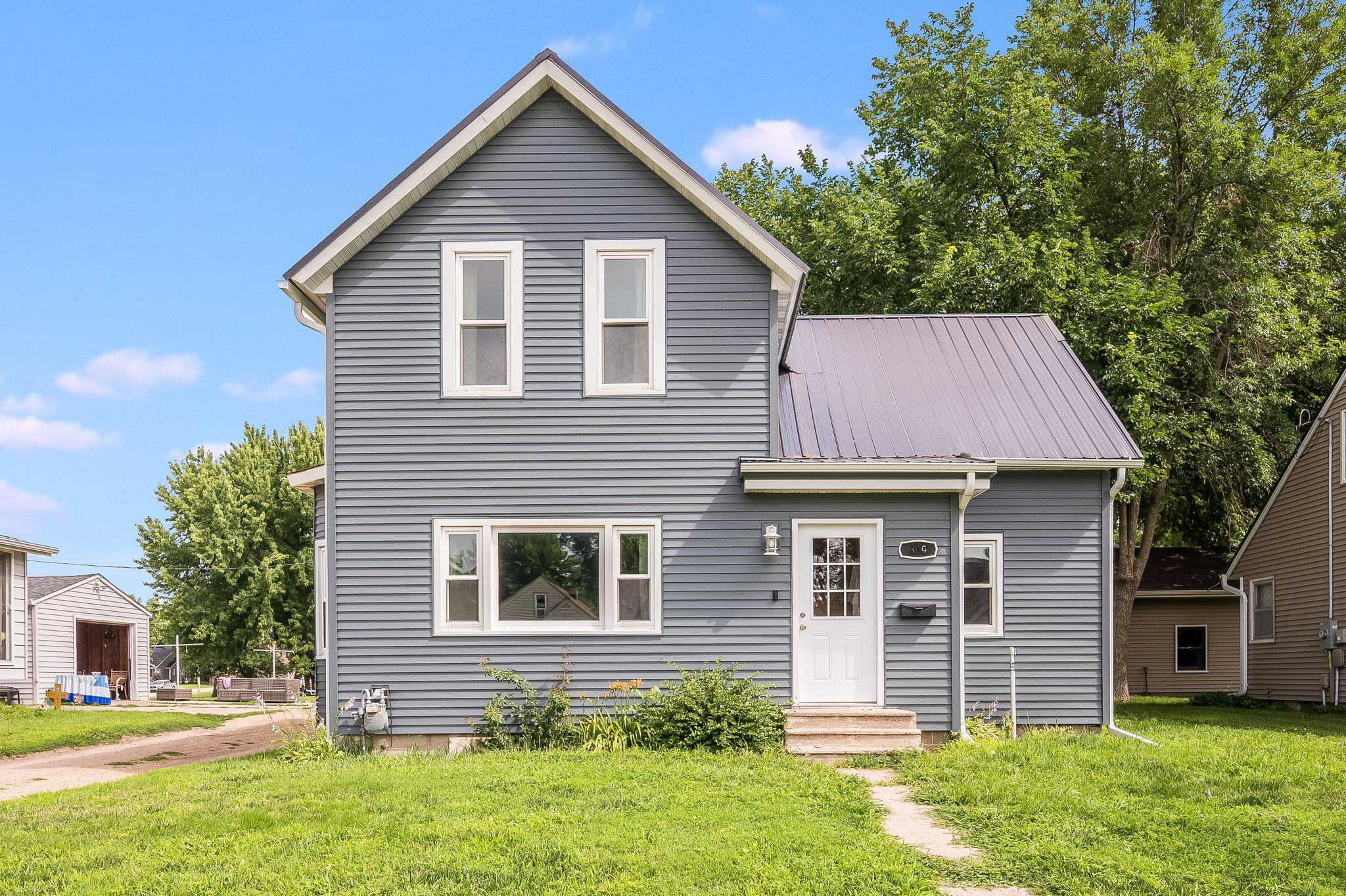 319 E 10th St Blue Earth MN-02.jpg